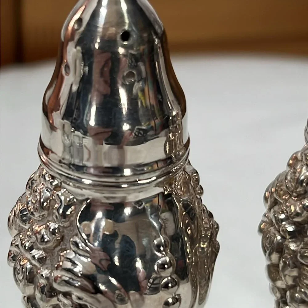 Rogers  1881  Oneida‎ Ornate  Silver Plate salt and pepper shakers Vintage 5.5”